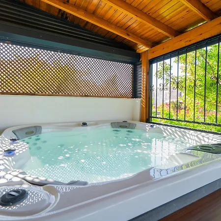 Hébergement de vacances Nar Alacati Private Jacuzzi House *