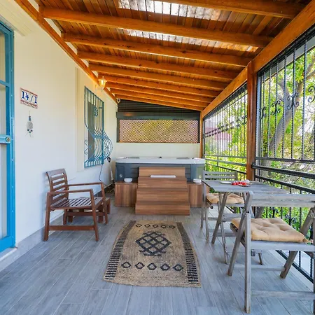 Nar Alacati Private Jacuzzi House Çeşme